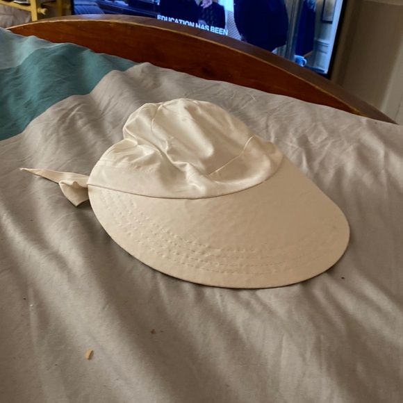 White material ponytail hat wide brim - Picture 1 of 8